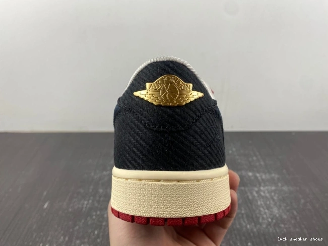 Reps LUCY Room Away Trophy Jordan 1 x OG Low Air FN0432-100 0702